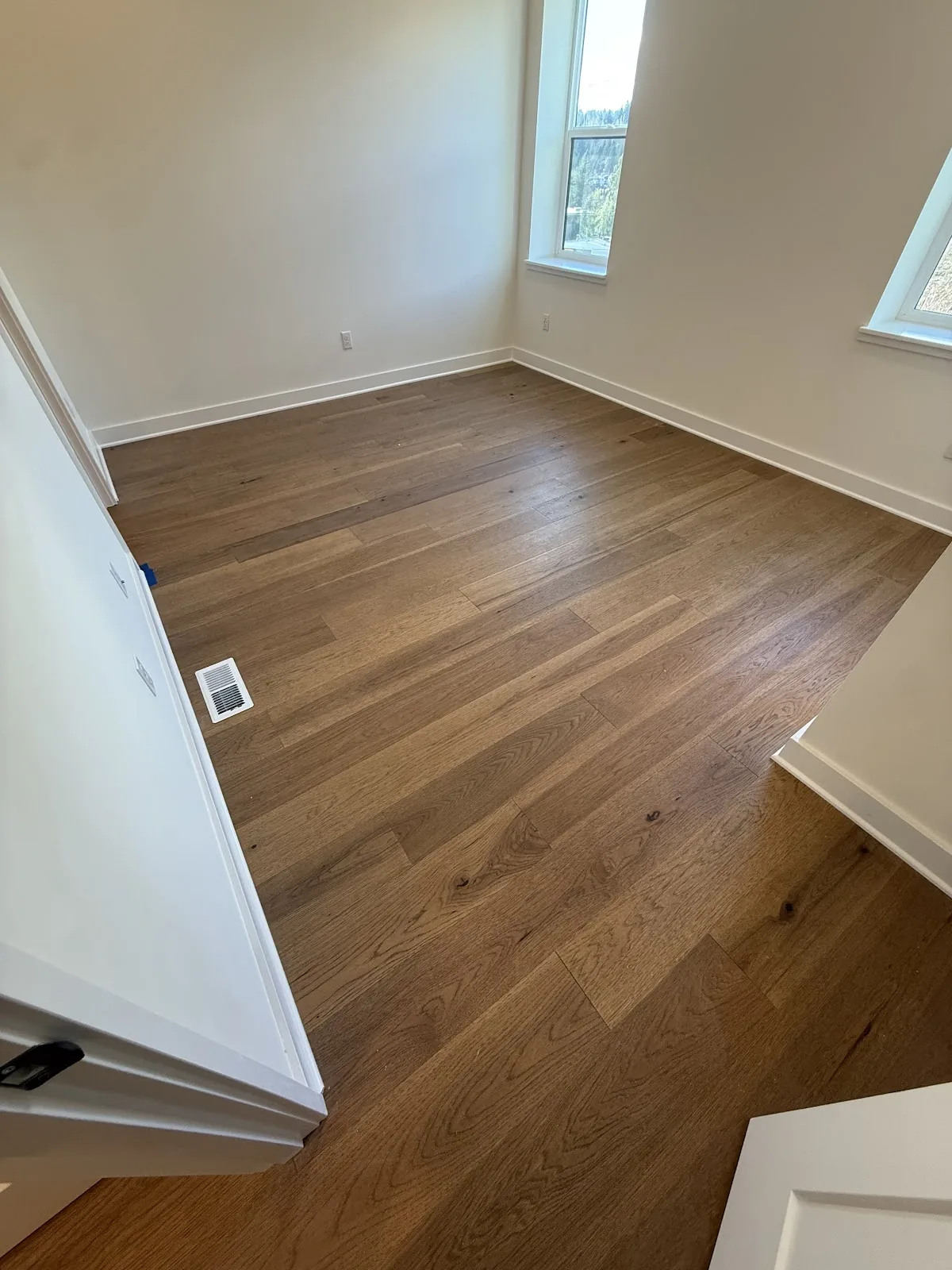 Solid vs. Engineered Hardwood: What Works Best in Snohomish County